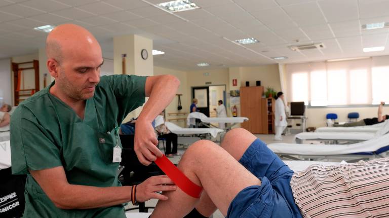 <i>Fisio en el Hospital Universitario de Jaén. / Junta de Andalucía. </i>