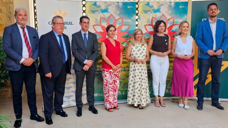 <i>Durante la presentación en la que ha participado, Soledad Aranda, junto a autoridades y representantes de las entidades colaboradoras. / Junta de Andalucía. </i>