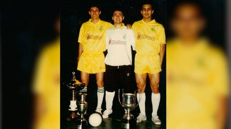 <i>Adolfo Boni, Javi Polo y Douglas Sinigoi, con la camiseta de 1991.</i>