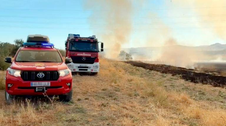 <i>Dispositivo del Speis trabajando en la extinción del incendio de Jaén. / Ayuntamiento de Jaén. </i>