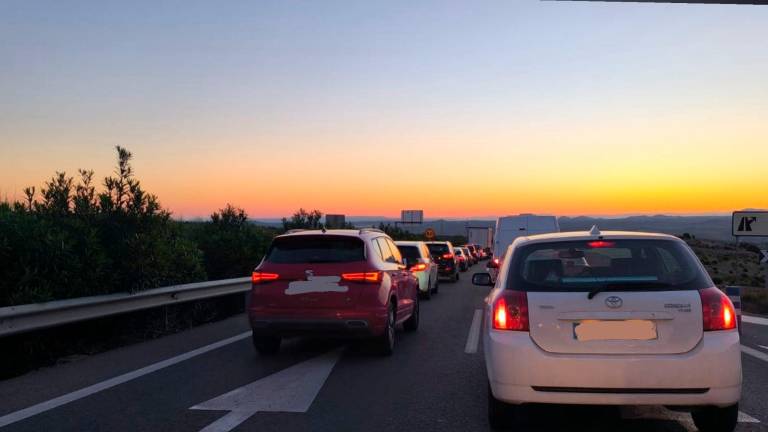 Sigue las retenciones kilométricas en la A-316 por las obras