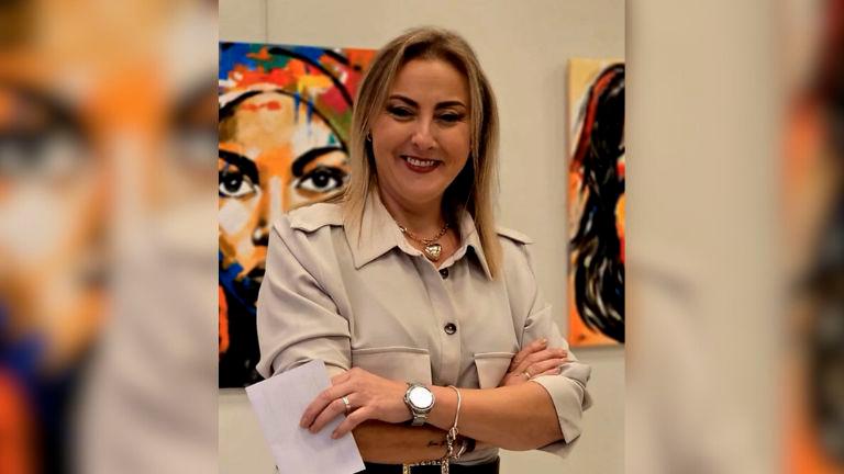 “Ser mujer”, la muestra que pone color para visibilizar la fuerza femenina