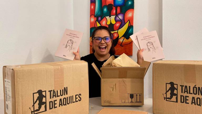 Lucía Gómez Colodro presenta “19 poemas y 500 rosas marchitas”