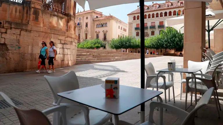 Luz verde a la primera ordenanza de terraza y veladores en Jaén