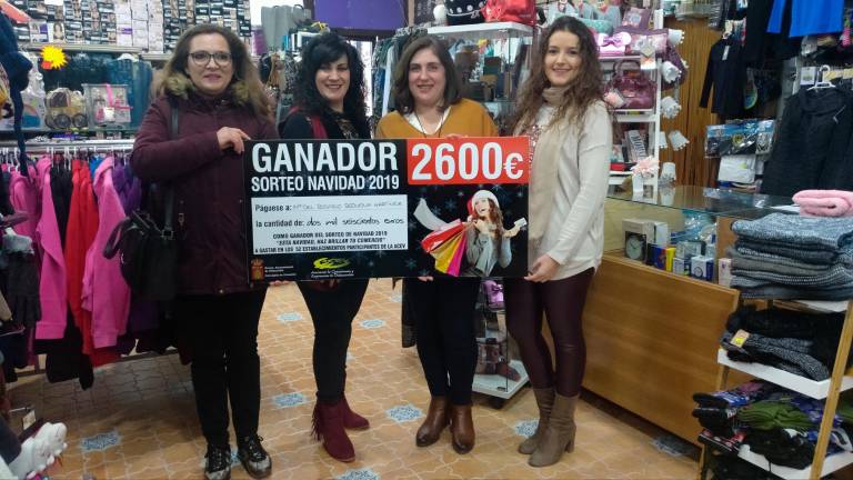 Comerciantes reparten 2.600 euros