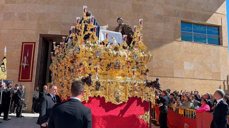 La Hermandad de la Santa Cena comienza su recorrido por Jaén