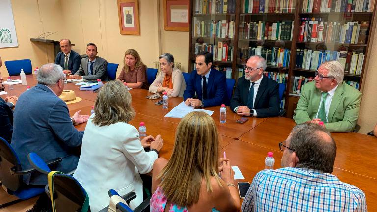 José Antonio Nieto, junto a distintas autoridades. / Pablo Espinosa / Diario JAÉN.