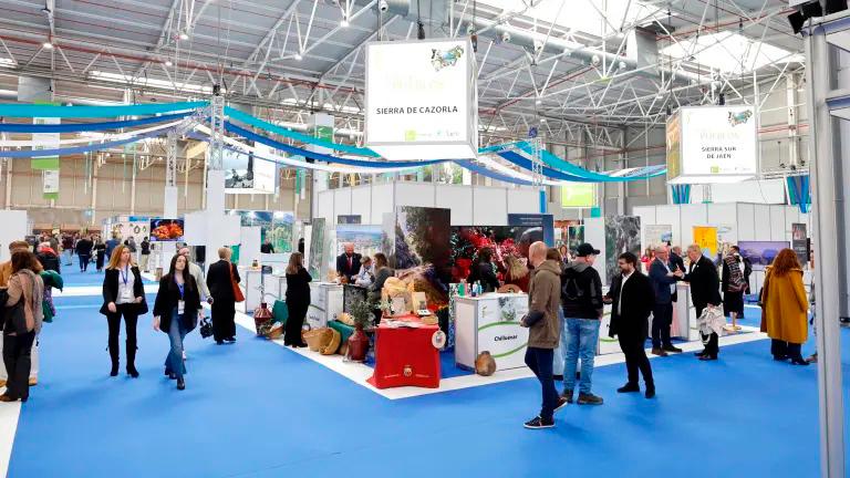 Asistentes durante la última edición de la Feria de los Pueblos. / Jason Moyano.
