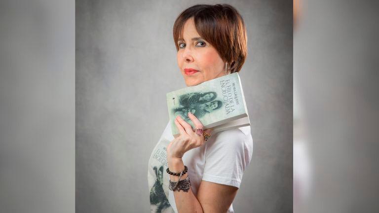 Moira Láquesis lanza “El hilo de la encrucijada”: Memoria histórica y personajes femeninos complejos