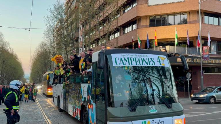 Jaén Paraíso Interior: Los campeones de la Copa de España se dan un baño de masas en la ciudad