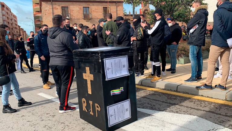 Más de 1.000 personas en la “Marcha Fúnebre” por Linares