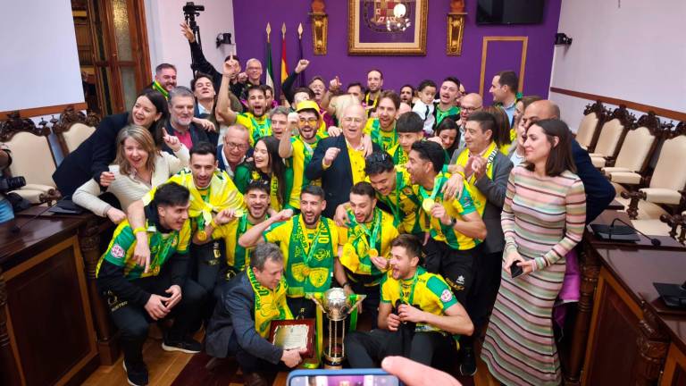 Jaén Paraíso Interior: Los campeones de la Copa de España trasladan la fiesta al salón de plenos del Ayuntamiento