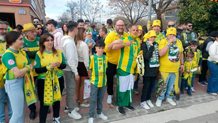 La marea amarilla toma las calles para recibir al Jaén Paraíso Interior