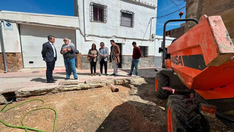 El Ayuntamiento arreglará un solar abandonado en calle Hospitalico que causaba filtraciones