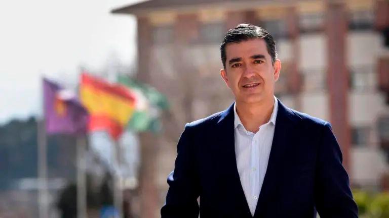 El alcalde de Baeza se recupera tras su tercera operación