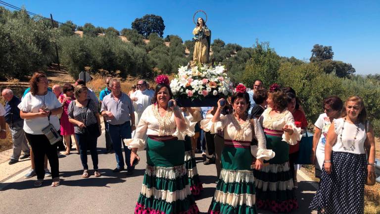 Vivas y aplausos entre olivos por la Inmaculada Concepción de Hortichuela