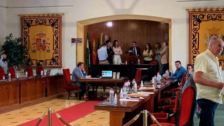 Tensión en el pleno extraordinario en Linares