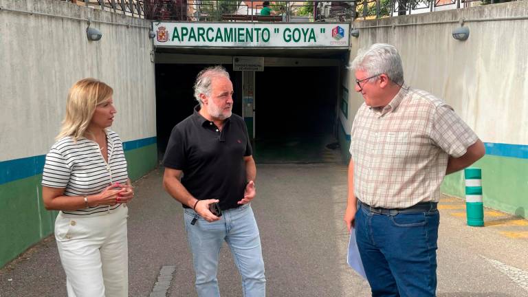 María del Carmen Angulo, Francisco Lechuga y Manuel Pérez, durante la visita al aparcamiento Goya. / Ayuntamiento de Jaén. 