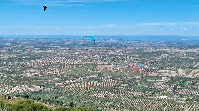Pegalajar ya vibra con el parapente mundial