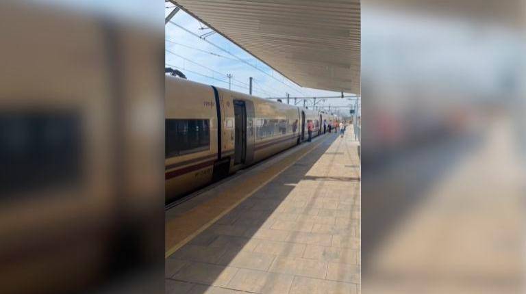 <i>Captura del vídeo del tren en la Estación Linares-Baeza.</i>