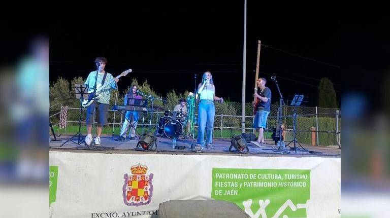 <i>El grupo Reclamados durante su actuación en Puente Jontoya. / Ayuntamiento de Jaén.</i>
