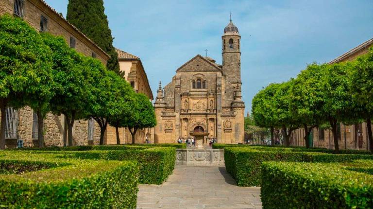 <i>Plaza Vázquez de Molina. Archivo. / Ayuntamiento de Úbeda.</i>