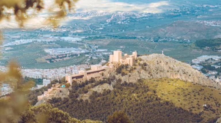 <i>Vista aérea del Castillo de Santa Catalina. / @juanmorenoscape.</i>