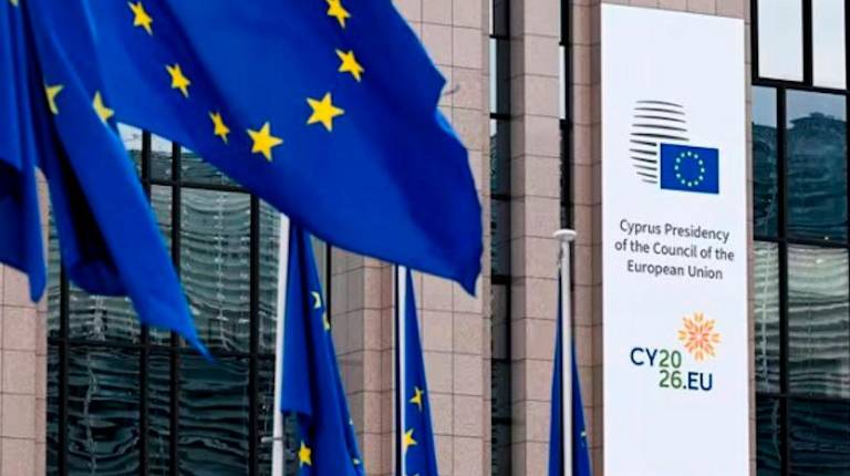 <i>El letrero de la Presidencia chipriota del Consejo de la Unión Europea en la sede de la UE en Bruselas. Archivo.</i>