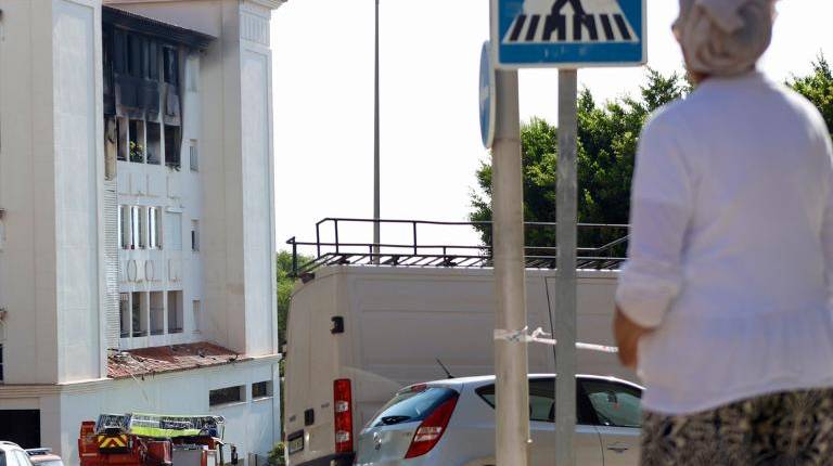 <i>Edificio incendiado en Benalmádena en el que han fallecido dos menores. / Europa Press. </i>