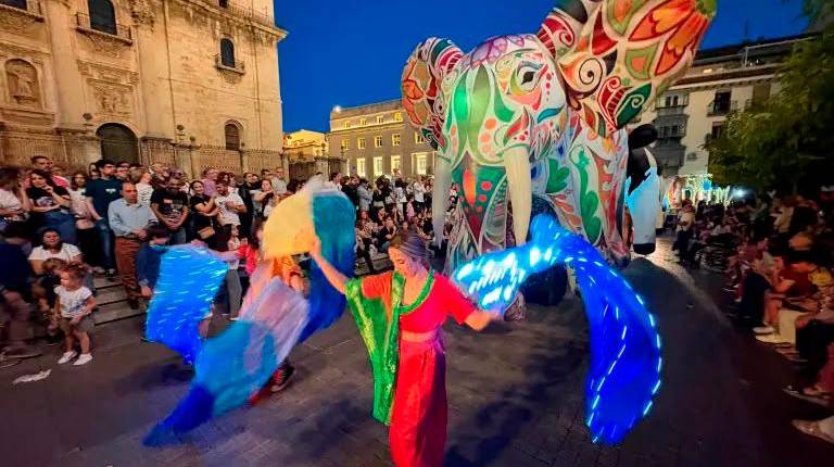 <i>Cabalgata inaugural de la Feria de San Lucas de Jaén 2025. / Diario JAÉN.</i>
