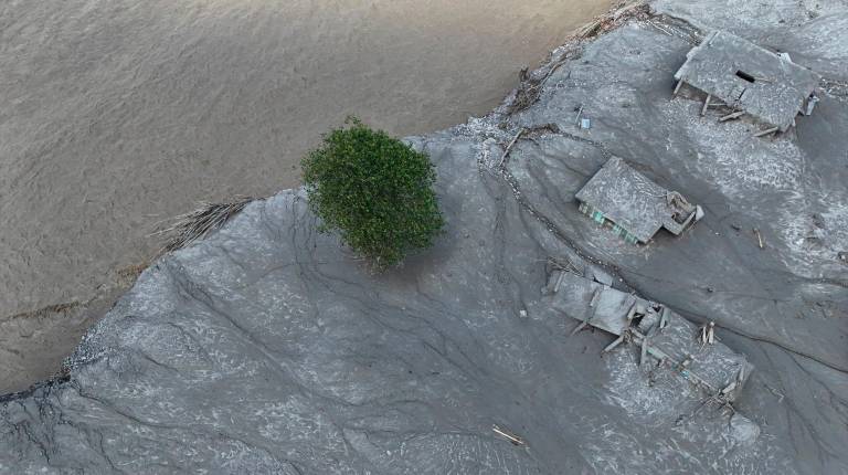 <i>Inundaciones tras la fuerte crecida del río Bhotekoshi. / Europa Press. </i>