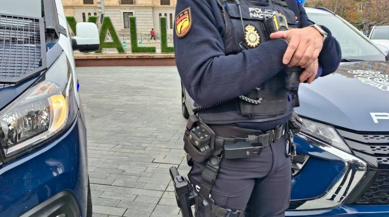 <i>Imagen de un agente de la Policía Nacional. / Archivo. / Europa Press.</i>