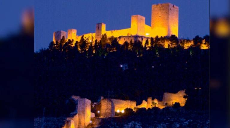 <i>El Castillo de Santa Catalina y su muralla estrenan nueva iluminación. / Archivo Histórico de Diario JAÉN.</i>