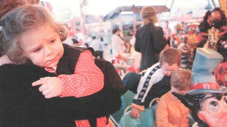 <i>Los niños disfrutan de las atracciones. / Archivo histórico de Diario JAÉN.</i>