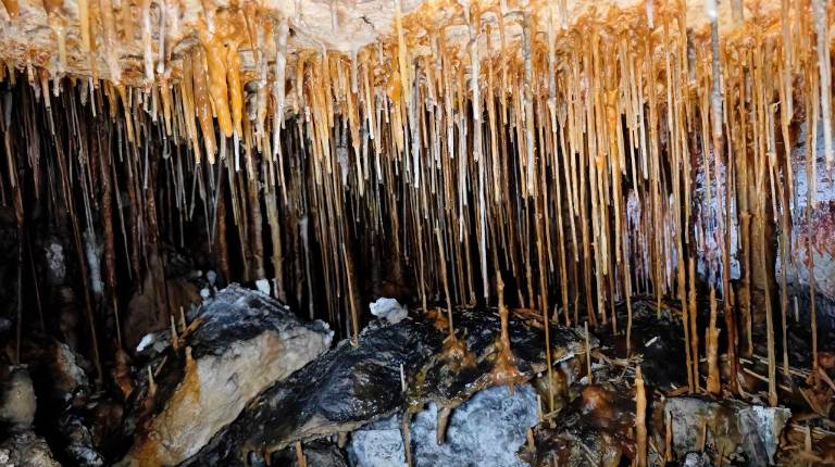 <i>Semejante espectáculo de la Naturaleza se encuentra muy cerca de la capital, en la Sierra de Jaén camino del Quiebrajano.</i>