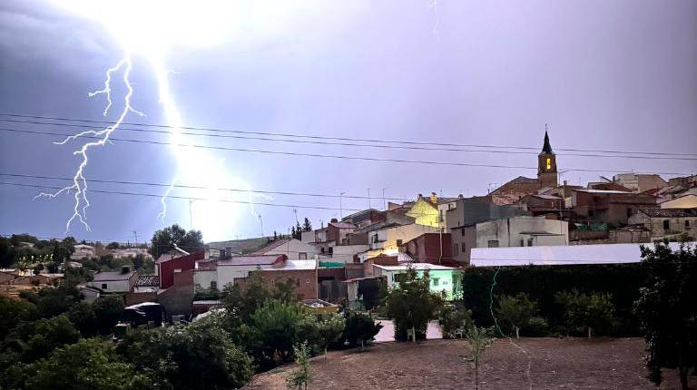 <i>Tarde de tormentas en el término municipal de Ibros. </i>