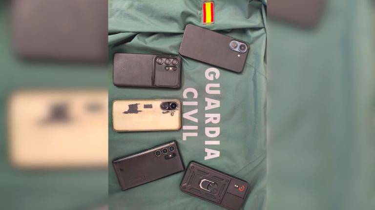 <i>Móviles intervenidos por la Guardia Civil. / Guardia Civil. </i>