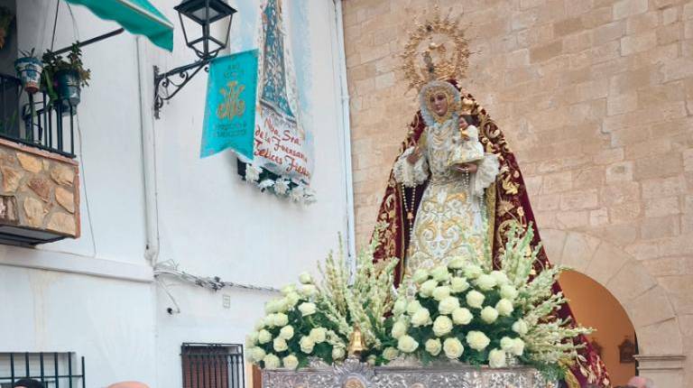 <i>Procesión de Nuestra Señora de la Fuensanta recorrió las calles del municipio. / Francisco J. Marín / Diario JAÉN. </i>