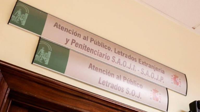 <i>Cartel de atención al público de letrados. / Junta de Andalucía. </i>