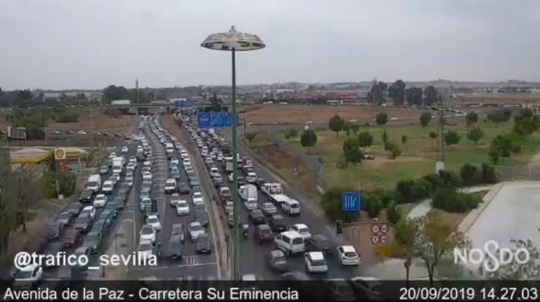 <i>Imagen de archivo de retenciones en la AP4. / Emergencias Sevilla.</i>