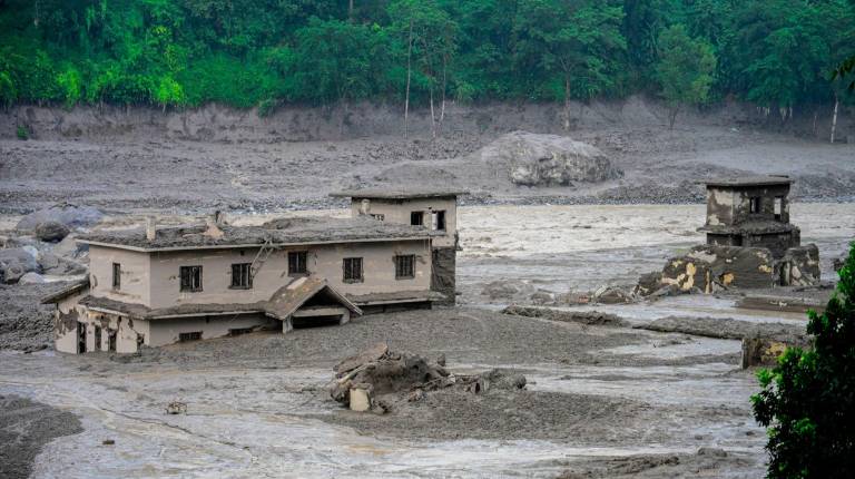 <i>Secuelas de las inundaciones repentinas y los desplazamientos de tierra a lo largo del río Trishuli en Nuwakot, Nepal. / Europa Press. </i>