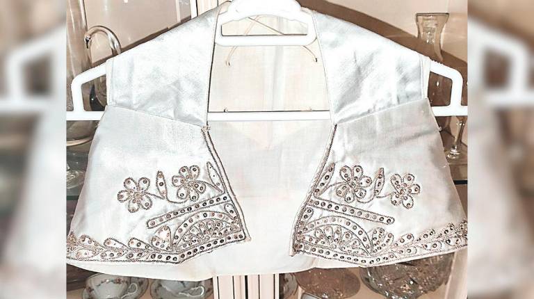 Resurge el traje de luces que “El Cordobés” regaló a un niño del Neveral