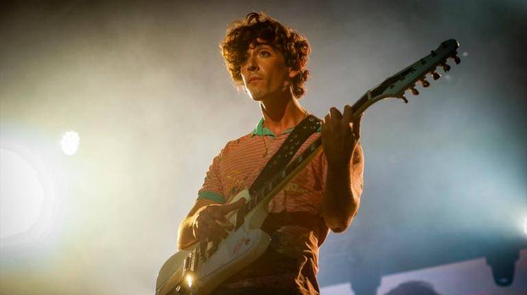 <i>Imagen de archivo del artista Guitarricadelafuente durante una actuación. / Europa Press. </i>