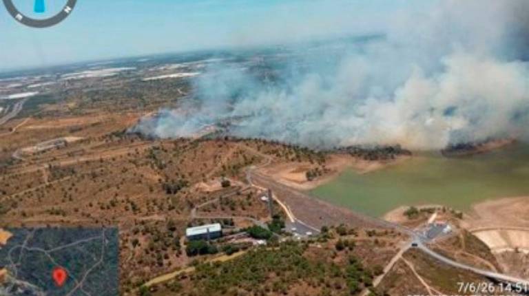 <i>Incendio declarado el 7 de junio en las proximidades del camping Waingunga de Lepe (Huelva). / Plan Infoca.</i>