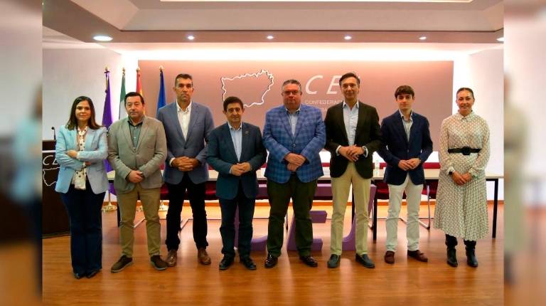 <i>Reunión de la candidatura del PSOE de Jaén con la CEJ.</i>