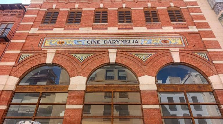 <i>Fachada del Teatro Darymelia de Jaén. / Europa Press. </i>