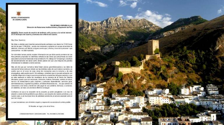 <i>Vista aérea de Cazorla con una imagen del escrito enviado por el Ayuntamiento.</i>