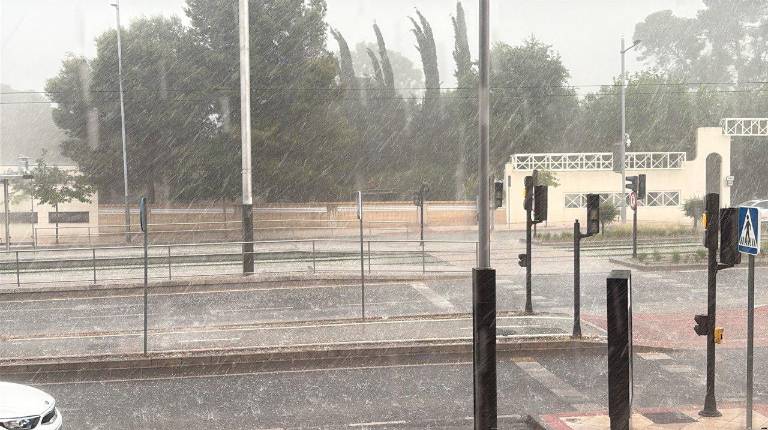 <i>Lluvia en la carretera de Madrid. / Elisabeth Ruiz / Diario JAÉN.</i>