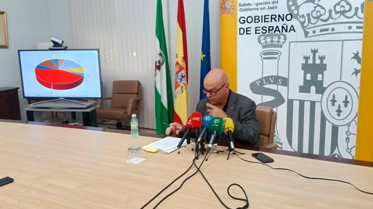 <i>El subdelegado del Gobierno de España en Jaén, Manuel Fernández, esta mañana en rueda de prensa. / F. Gaitán / Diario JAÉN.</i>