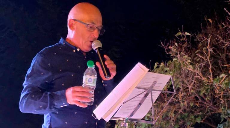 <i>Benedicto Martínez “Titín” durante el pregón de las fiestas de la Virgen de Fátima y San Francisco Javier en Río Madera. / Pablo Espinosa Luna / Diario JAÉN. </i>
